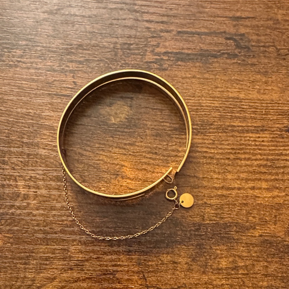 Elegant Gold Bangle Bracelet